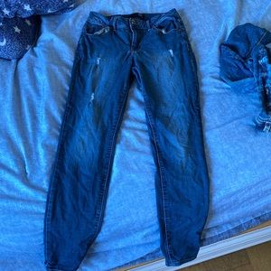 Very very nice jeans, make your butt look very nice but never wear them!